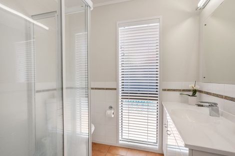 Photo of property in 10 St Simon Place, Botany Downs, Auckland, 2010