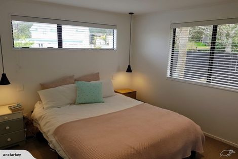 Photo of property in 2/17 Heathglen Place, Bayview, Auckland, 0629