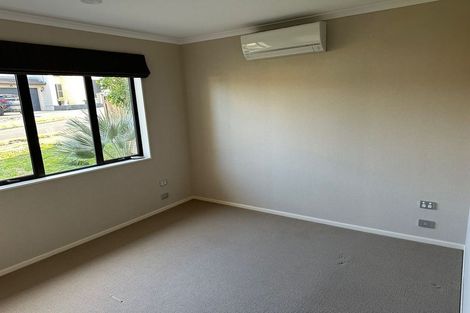Photo of property in 5 Gibbston Crescent, Flat Bush, Auckland, 2016