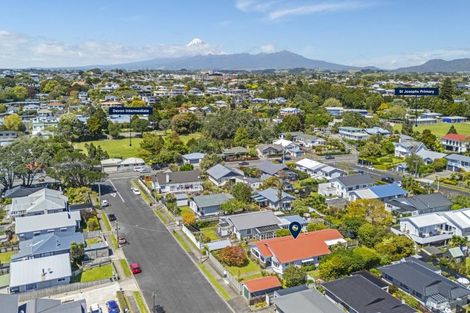 Photo of property in 6 French Street, Moturoa, New Plymouth, 4310