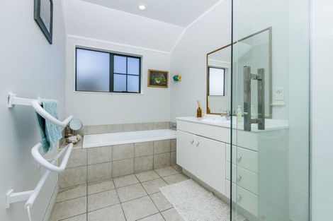 Photo of property in 23 Hugh Green Drive, Pinehill, Auckland, 0632