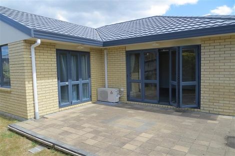 Photo of property in 28 Coventry Way, Long Bay, Auckland, 0630