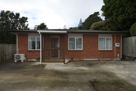 Photo of property in 15a Lyndfield Lane, Newlands, Wellington, 6037