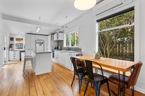 Photo of property in 13 Bracken Street, New Plymouth, 4310