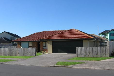 Photo of property in 15 Frank Bunce Grove, Flat Bush, Auckland, 2019