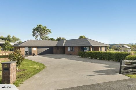 Photo of property in 4 Armstrong Way, Waiuku, 2123