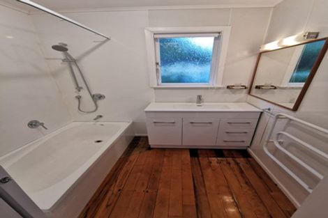 Photo of property in 141 Ennis Avenue, Pakuranga Heights, Auckland, 2010