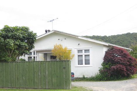 Photo of property in 143 Waikawa Road, Picton, 7220