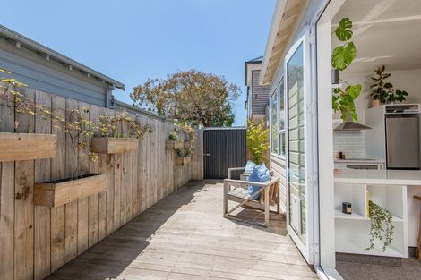 Photo of property in 15 West Avenue, Saint Clair, Dunedin, 9012