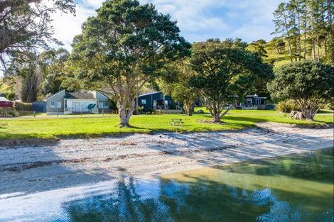 Photo of property in 6 The Strand, Whakapirau, Maungaturoto, 0583