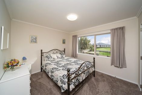 Photo of property in 8 Larlin Heights, Hawera, 4675