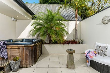Photo of property in 25 Kingfisher Grove, Greenhithe, Auckland, 0632