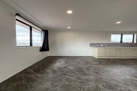 Photo of property in 1/4 Eulogy Place, Randwick Park, Auckland, 2105