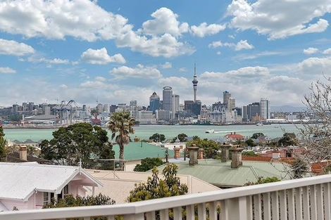 Photo of property in 2/15a Kerr Street, Devonport, Auckland, 0624