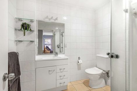 Photo of property in 1 Queen Street, New Plymouth, 4310