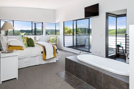 Photo of property in 9 Ramoana Mews, Shelly Park, Auckland, 2014