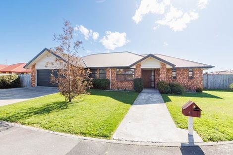 Photo of property in 14 Orlando Way, Kelvin Grove, Palmerston North, 4414