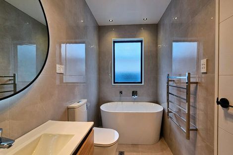 Photo of property in 7b Lewisham Street, Highland Park, Auckland, 2010