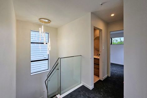 Photo of property in 7b Lewisham Street, Highland Park, Auckland, 2010