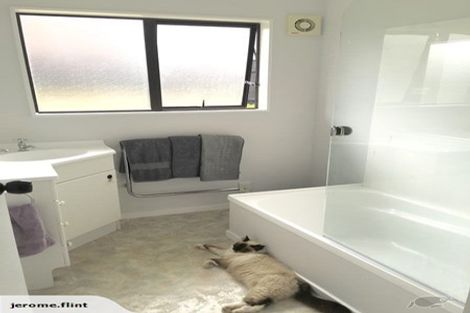 Photo of property in 17 Cobar Close, Maupuia, Wellington, 6022