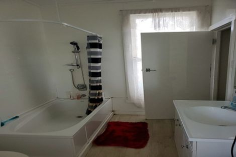 Photo of property in 10 Orchard East Road, Ngatea, 3503