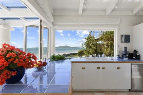 Photo of property in 9a Holiday Road, Milford, Auckland, 0620