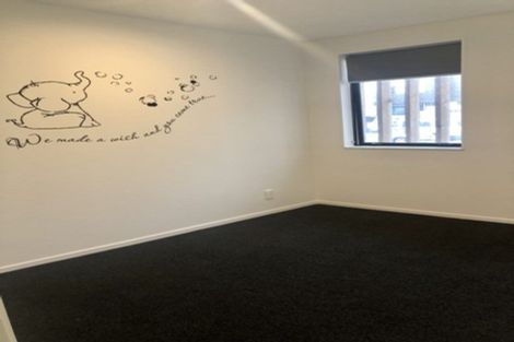 Photo of property in 4/15 Chivalry Road, Glenfield, Auckland, 0629