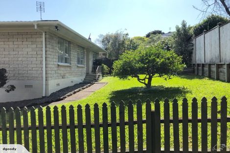 Photo of property in 2/79 Moore Street, Hillcrest, Auckland, 0627