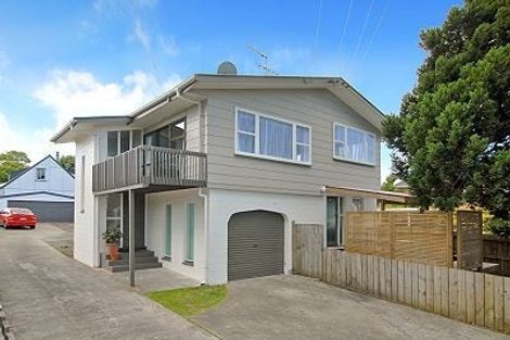 Photo of property in 2/210 Sunnynook Road, Totara Vale, Auckland, 0627