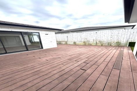 Photo of property in 6 Grenache Way, Kumeu, 0810