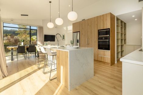 Photo of property in 15 Kaiwaru Place, Waikanae, 5036