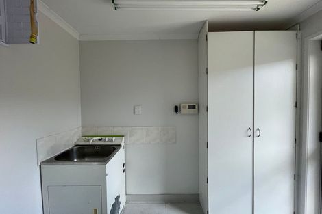 Photo of property in 595 Great South Road, Rosehill, Papakura, 2113