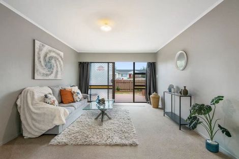 Photo of property in 1/6 Hinekohu Street, New Lynn, Auckland, 0600