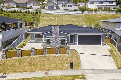 Photo of property in 5 Madeira Close, Whitby, Porirua, 5024