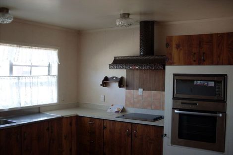 Photo of property in 32 Gilbass Avenue, Hamilton Lake, Hamilton, 3204