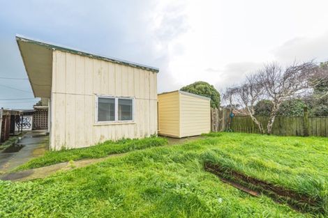 Photo of property in 32 Miro Street, Castlecliff, Whanganui, 4501