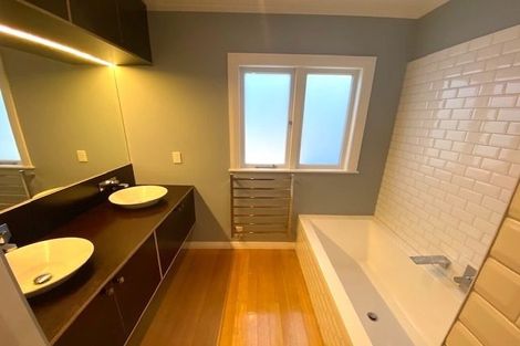 Photo of property in 29 Maida Vale Road, Roseneath, Wellington, 6011