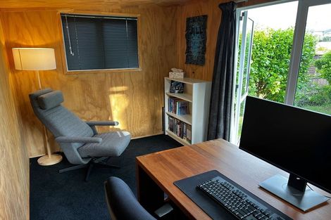 Photo of property in 12 Whittle Place, New Windsor, Auckland, 0600