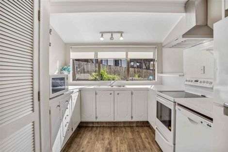 Photo of property in 2/6 Miraka Place, Birkenhead, Auckland, 0626