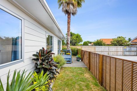 Photo of property in 2/60 Taikata Road, Te Atatu Peninsula, Auckland, 0610