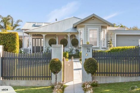 Photo of property in 71 Beach Road, Mellons Bay, Auckland, 2014