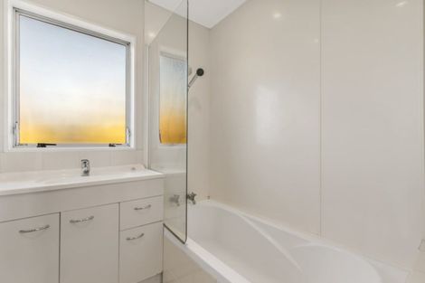 Photo of property in 2/8 Helena Street, Massey, Auckland, 0614