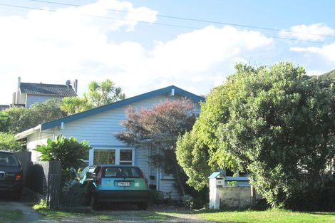 Photo of property in 28 Miro Street, Eastbourne, Lower Hutt, 5013