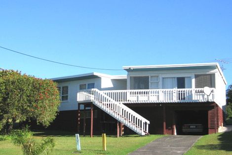 Photo of property in 560 Beach Road, Rothesay Bay, Auckland, 0630