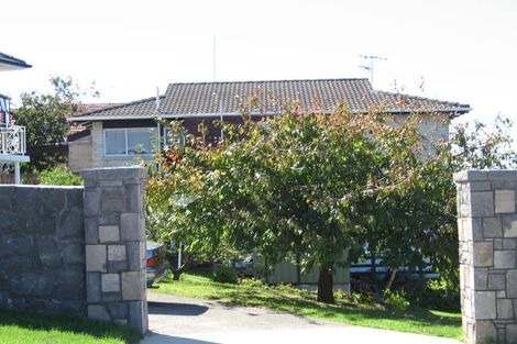 Photo of property in 2 Cron Avenue, Te Atatu South, Auckland, 0610