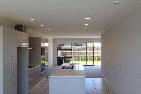 Photo of property in 14 Purchas Hill Drive, Stonefields, Auckland, 1072