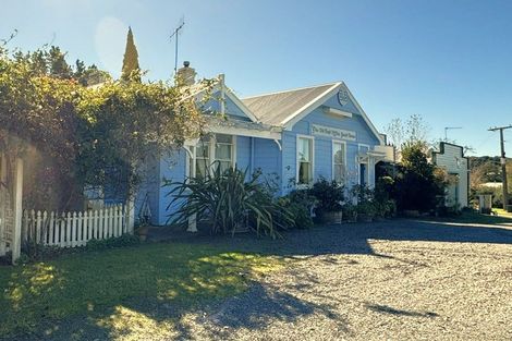 Photo of property in Saddlery Cottage, 3245 Paparoa-oakleigh Road, Paparoa, 0571
