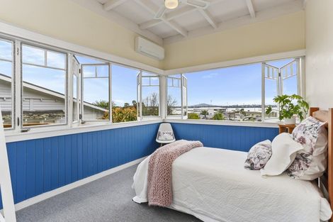 Photo of property in 16 Alfred Street, Northcote Point, Auckland, 0627