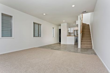 Photo of property in 5/4 John Jennings Drive, Oteha, Auckland, 0632