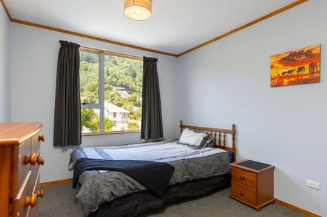 Photo of property in 147 Waikawa Road, Picton, 7220